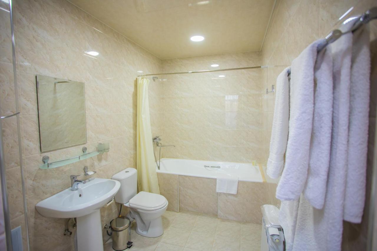 Hotel Grand Capital Tashkent Ngoại thất bức ảnh