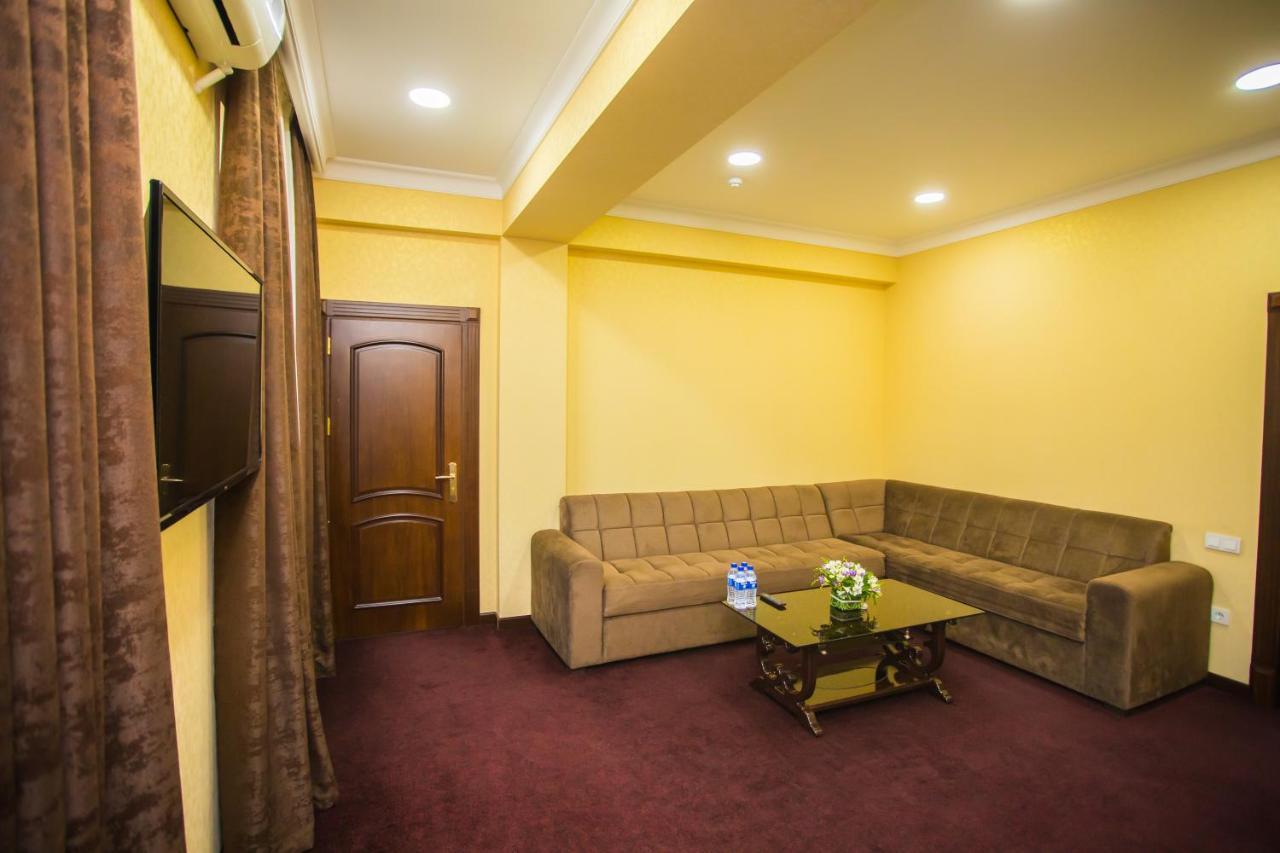 Hotel Grand Capital Tashkent Ngoại thất bức ảnh